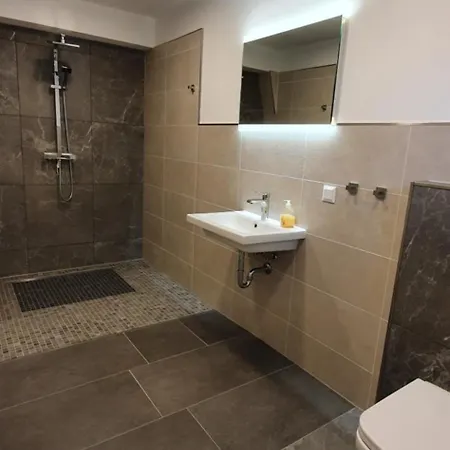 Haus Mit 8 Schlafzimmer, 30 Minuten Berlin Centrum Appartement *